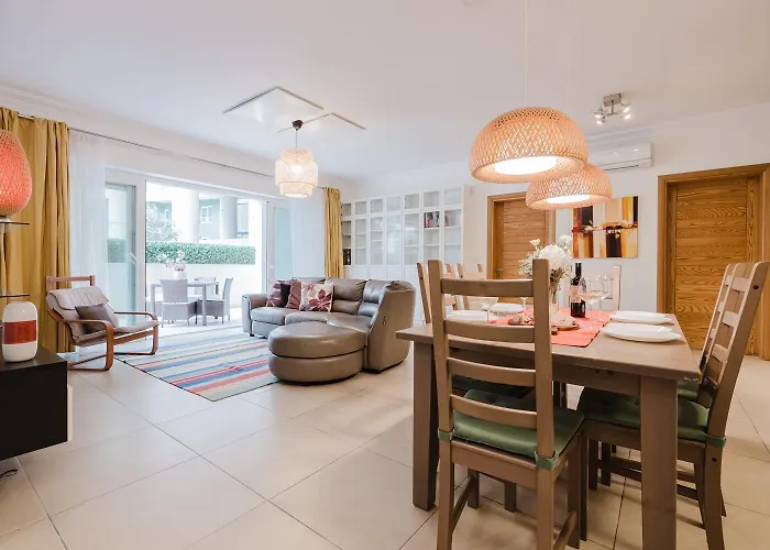 102 Seafront 3Bed Sliema With Pool By Homely