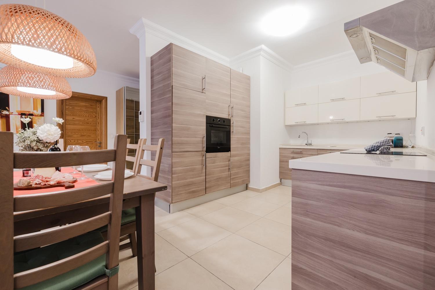 Apartment 102 Seafront 3bed With Pool By Homely *