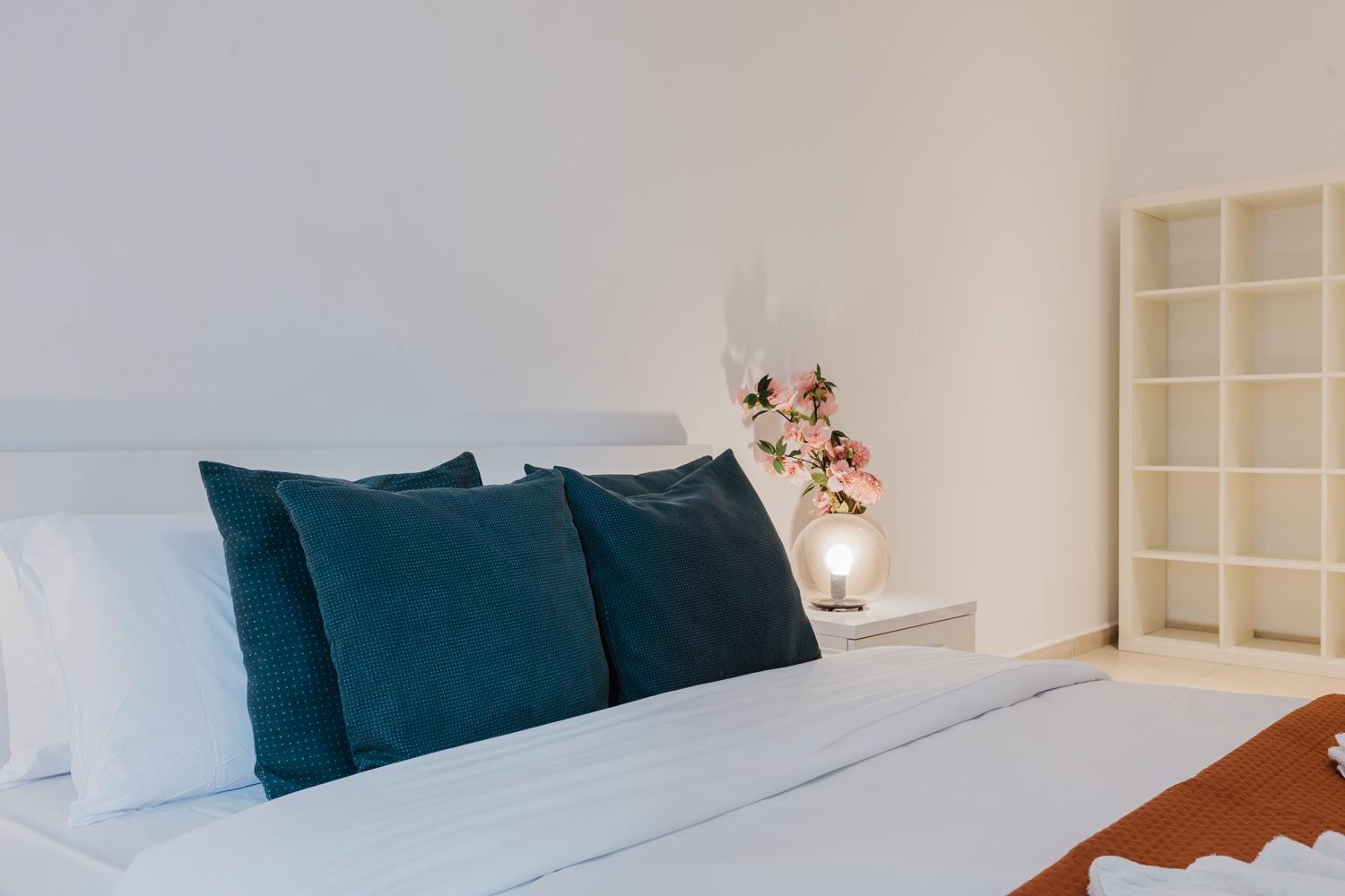 102 Seafront 3bed With Pool By Homely