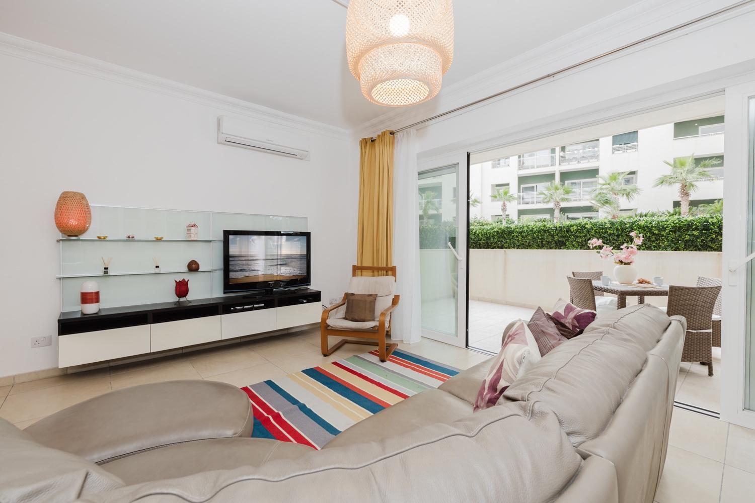 102 Seafront 3bed With Pool By Homely *