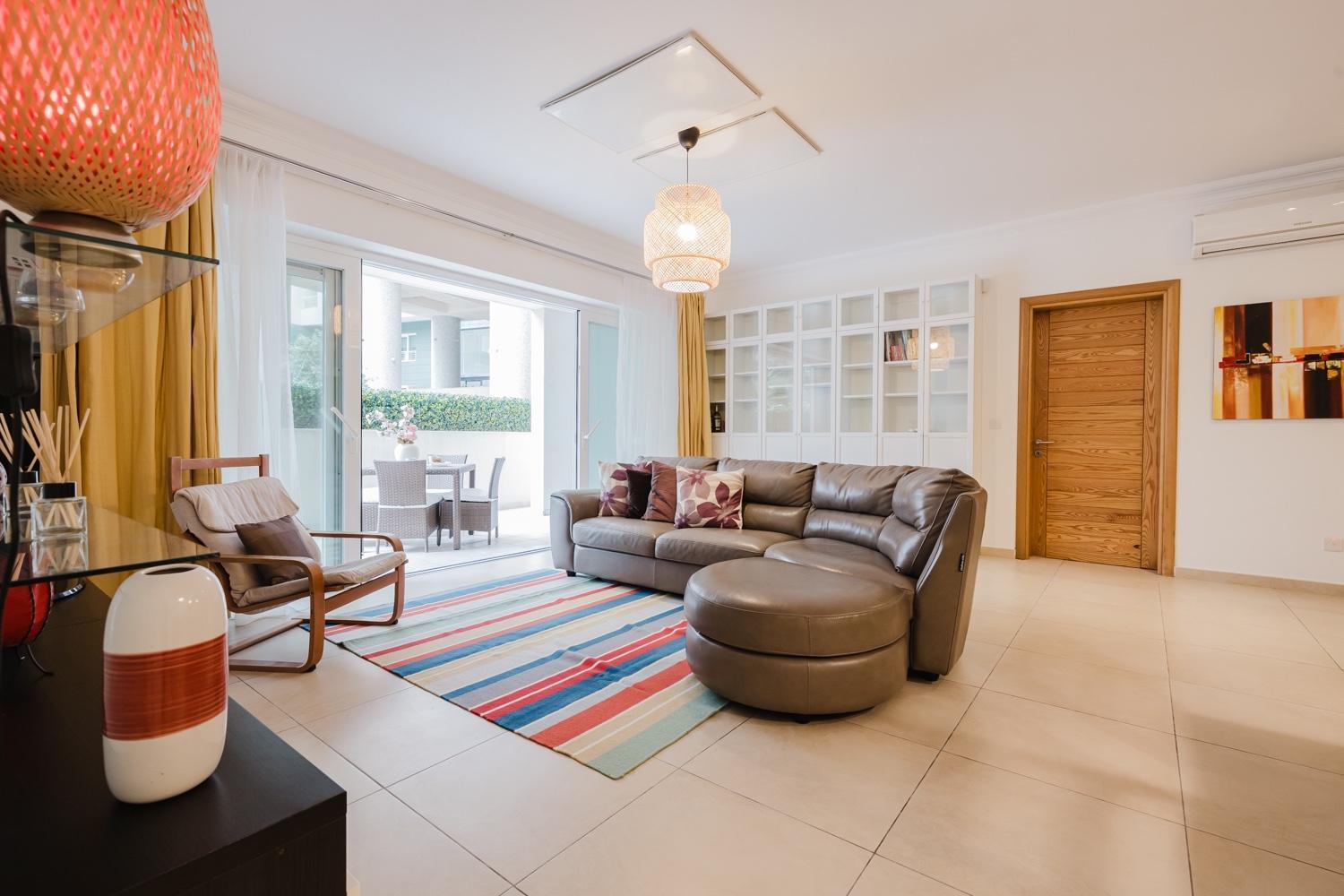 Apartment 102 Seafront 3bed With Pool By Homely *